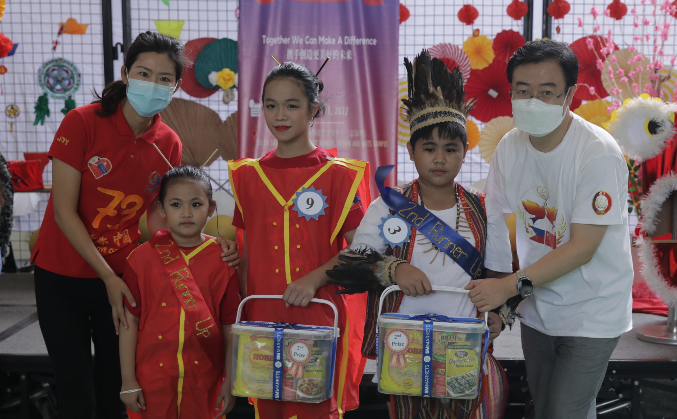 Read more about the article 300 indigent children receive food packs, school supplies