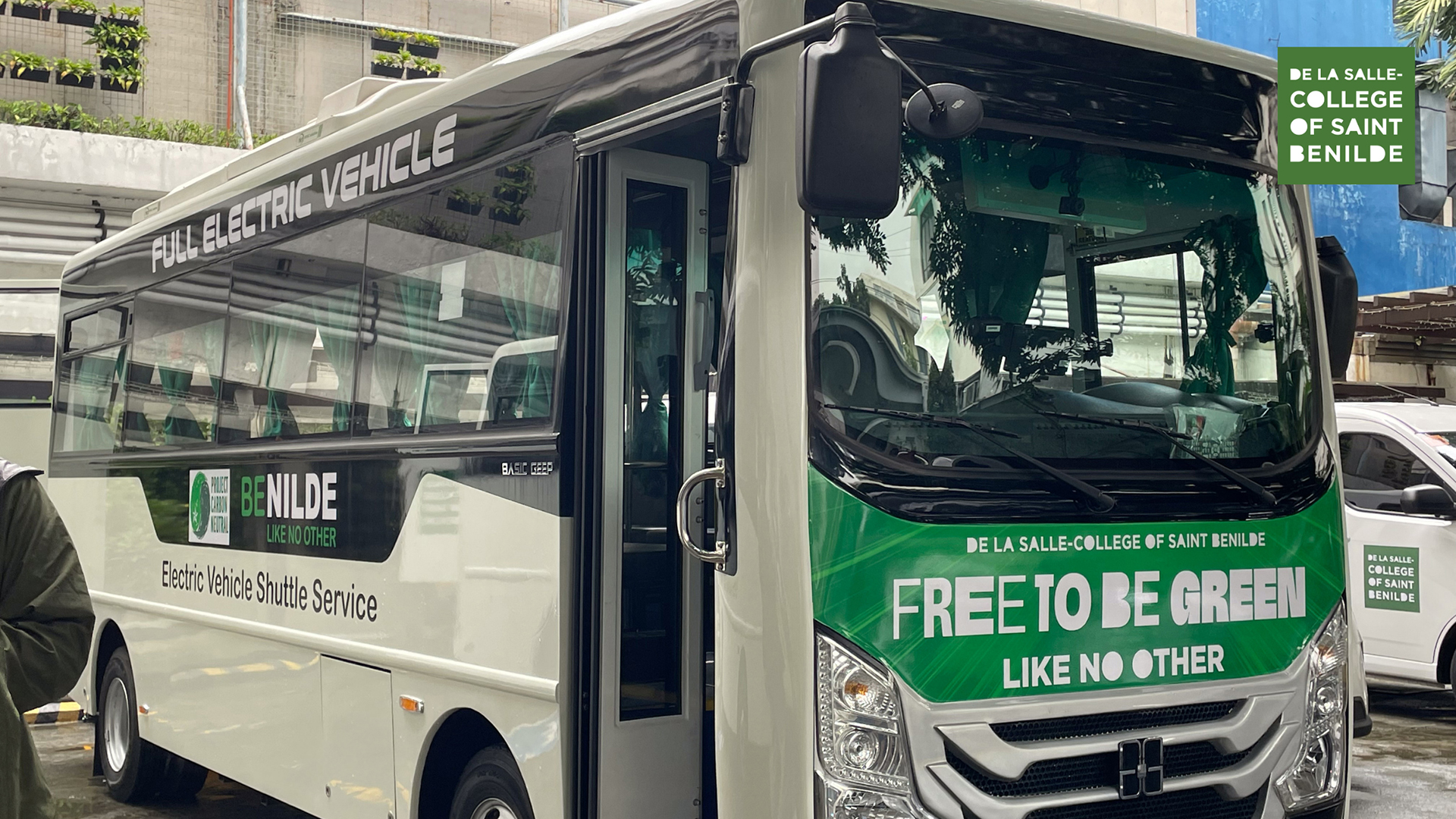 E Vehicle Blessing_LandscapePost - 9